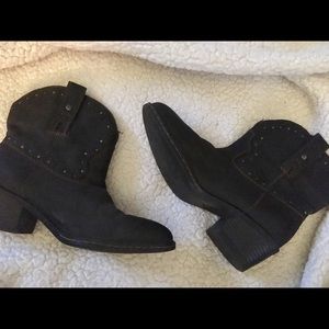 born boc leather pullon short boots 6.5m